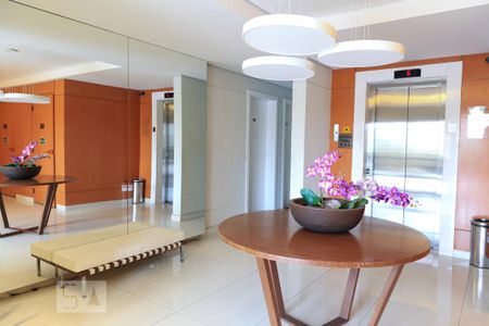 Hall do elevador de apartamento para alugar com 1 quarto, 71m² em Vila Isolina Mazzei, São Paulo