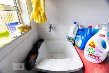 Casa para alugar com 74m², 2 quartos e 1 vagaÁrea de serviço