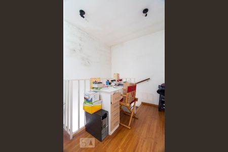 Corredor da escada de casa para alugar com 2 quartos, 74m² em Vila Monte Alegre, São Paulo