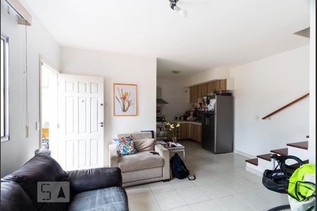 Sala de casa para alugar com 2 quartos, 74m² em Vila Monte Alegre, São Paulo