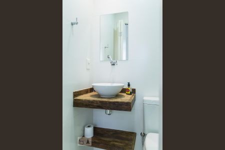 Banheiro Social de apartamento para alugar com 2 quartos, 64m² em Botafogo, Rio de Janeiro