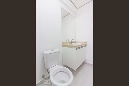 Banheiro de kitnet/studio para alugar com 1 quarto, 42m² em Santana, São Paulo