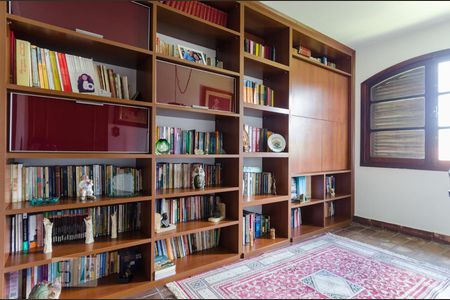 Casa à venda com 360m², 4 quartos e 4 vagas Casa à venda com 360m², 4 quartos e 4 vagasEscritório