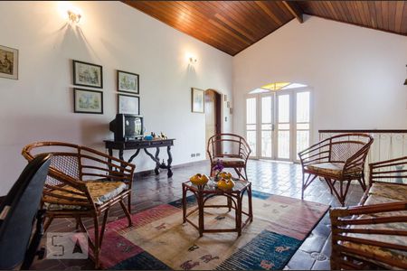 Casa à venda com 360m², 4 quartos e 4 vagas Casa à venda com 360m², 4 quartos e 4 vagasSala Mezanino