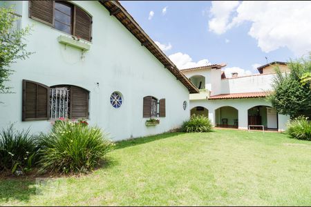 Casa à venda com 360m², 4 quartos e 4 vagas Casa à venda com 360m², 4 quartos e 4 vagasGramado