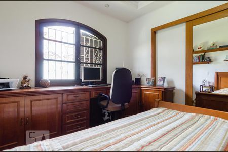 Casa à venda com 360m², 4 quartos e 4 vagas Casa à venda com 360m², 4 quartos e 4 vagasQuarto da Suíte 2