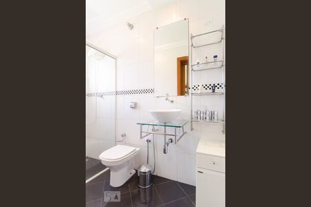 Casa à venda com 360m², 4 quartos e 4 vagas Casa à venda com 360m², 4 quartos e 4 vagasBanheiro da Suíte 2
