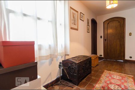 Casa à venda com 360m², 4 quartos e 4 vagas Casa à venda com 360m², 4 quartos e 4 vagasBiblioteca