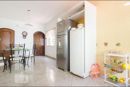 Casa à venda com 360m², 4 quartos e 4 vagas Casa à venda com 360m², 4 quartos e 4 vagasCopa e Cozinha