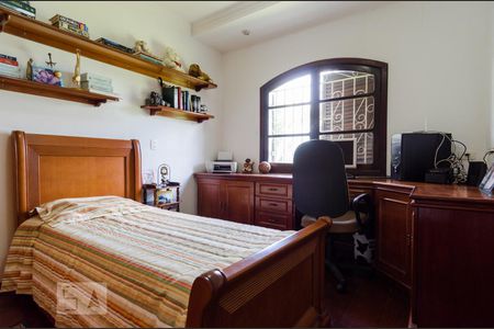 Casa à venda com 360m², 4 quartos e 4 vagas Casa à venda com 360m², 4 quartos e 4 vagasQuarto da Suíte 2