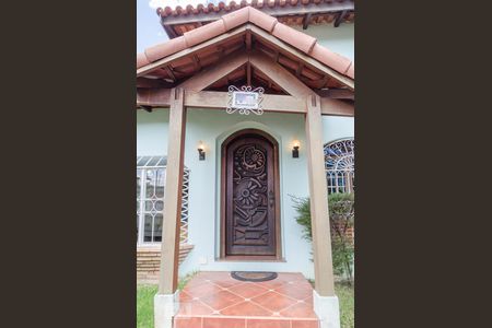 Casa à venda com 360m², 4 quartos e 4 vagas Casa à venda com 360m², 4 quartos e 4 vagasEntrada Principal