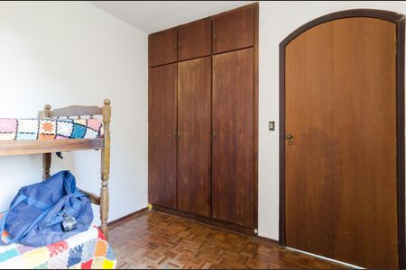 Casa à venda com 360m², 4 quartos e 4 vagas Casa à venda com 360m², 4 quartos e 4 vagasQuarto de Serviço