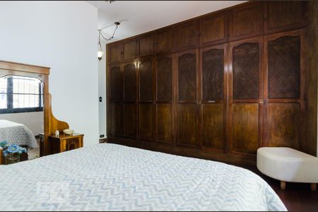 Casa à venda com 360m², 4 quartos e 4 vagas Casa à venda com 360m², 4 quartos e 4 vagasQuarto da Suíte 1