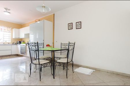Casa à venda com 360m², 4 quartos e 4 vagas Casa à venda com 360m², 4 quartos e 4 vagasCopa e Cozinha