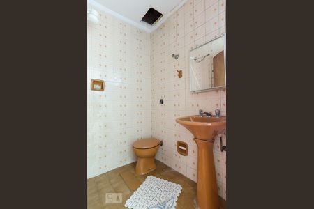 Casa à venda com 360m², 4 quartos e 4 vagas Casa à venda com 360m², 4 quartos e 4 vagasBanheiro de Serviço
