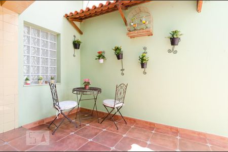 Casa à venda com 360m², 4 quartos e 4 vagas Casa à venda com 360m², 4 quartos e 4 vagasQuintal 1