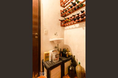 Casa à venda com 360m², 4 quartos e 4 vagas Casa à venda com 360m², 4 quartos e 4 vagasAdega