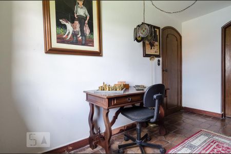 Casa à venda com 360m², 4 quartos e 4 vagas Casa à venda com 360m², 4 quartos e 4 vagasEscritório