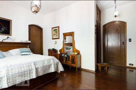 Casa à venda com 360m², 4 quartos e 4 vagas Casa à venda com 360m², 4 quartos e 4 vagasQuarto da Suíte 1