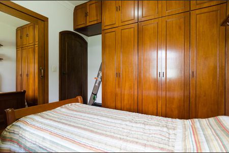 Casa à venda com 360m², 4 quartos e 4 vagas Casa à venda com 360m², 4 quartos e 4 vagasQuarto da Suíte 2