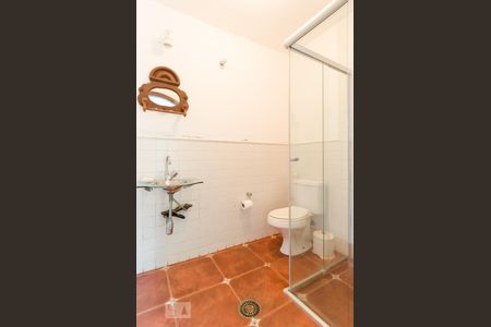 Casa à venda com 360m², 4 quartos e 4 vagas Casa à venda com 360m², 4 quartos e 4 vagasBanheiro Externo