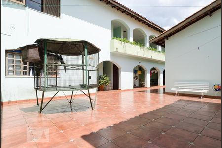 Casa à venda com 360m², 4 quartos e 4 vagas Casa à venda com 360m², 4 quartos e 4 vagasQuintal 2