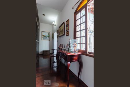 Casa à venda com 360m², 4 quartos e 4 vagas Casa à venda com 360m², 4 quartos e 4 vagasHall das Suítes