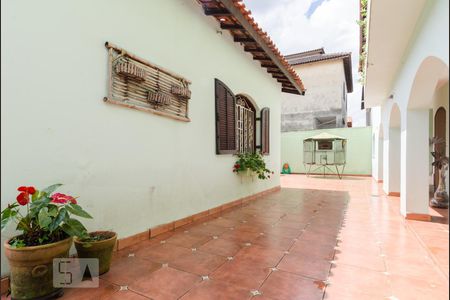 Casa à venda com 360m², 4 quartos e 4 vagas Casa à venda com 360m², 4 quartos e 4 vagasQuintal 2