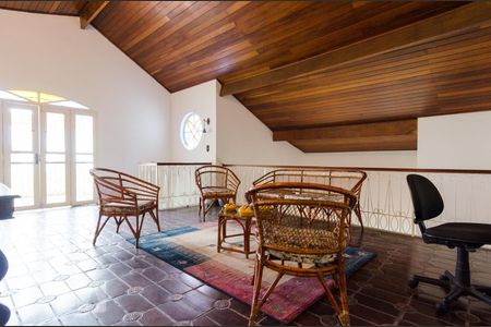 Casa à venda com 360m², 4 quartos e 4 vagas Casa à venda com 360m², 4 quartos e 4 vagasSala Mezanino