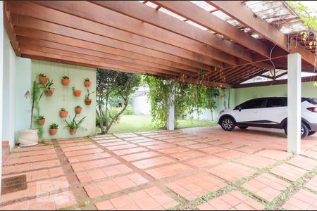 Casa à venda com 360m², 4 quartos e 4 vagas Casa à venda com 360m², 4 quartos e 4 vagasGaragem