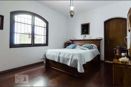 Casa à venda com 360m², 4 quartos e 4 vagas Casa à venda com 360m², 4 quartos e 4 vagasQuarto da Suíte 1