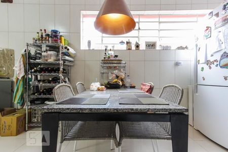 Casa à venda com 150m², 4 quartos e 2 vagas Casa à venda com 150m², 4 quartos e 2 vagascozinha