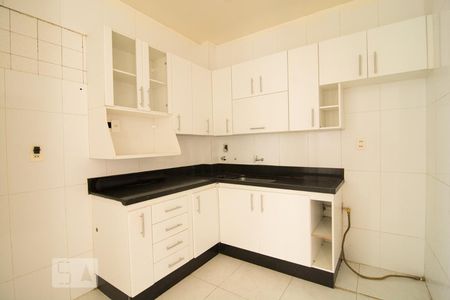 Cozinha de apartamento à venda com 4 quartos, 80m² em Santo Antônio, Belo Horizonte