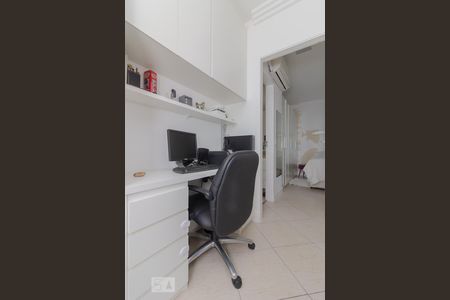 Corredor de apartamento à venda com 2 quartos, 80m² em Vila Firmiano Pinto, São Paulo