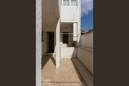 Casa para alugar com 100m², 2 quartos e sem vagaQuintal da Frente e Fachada 