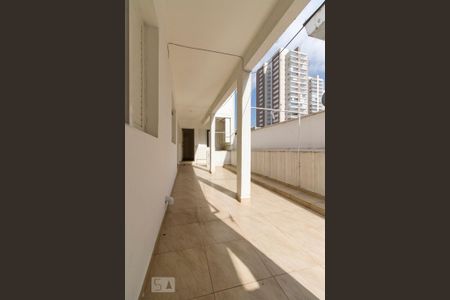 Casa para alugar com 100m², 2 quartos e sem vagaQuintal da Frente e Fachada 