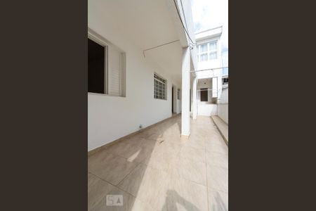 Casa para alugar com 100m², 2 quartos e sem vagaQuintal da Frente e Fachada 