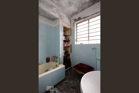 Banheiro de casa para alugar com 4 quartos, 500m² em Pacaembu, São Paulo