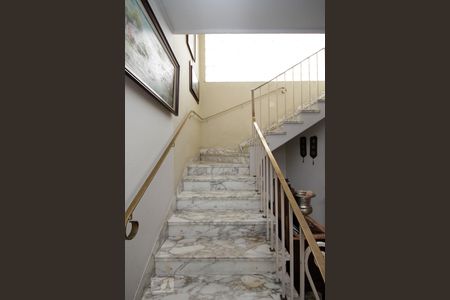 Casa à venda com 500m², 4 quartos e 8 vagasEscada