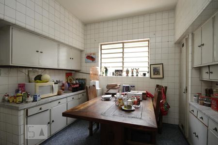 Casa à venda com 500m², 4 quartos e 8 vagasCozinha