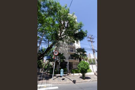 Fachada do prédio de apartamento para alugar com 1 quarto, 45m² em Cambuí, Campinas
