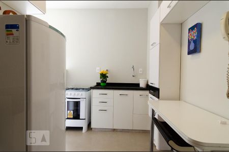 Cozinha de apartamento para alugar com 1 quarto, 45m² em Cambuí, Campinas