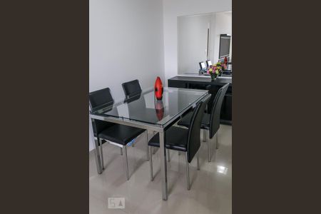 Apartamento à venda com 78m², 2 quartos e 2 vagasDetalhe