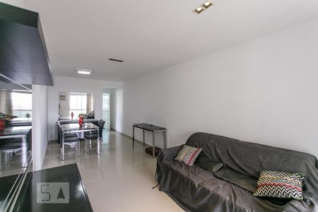 Apartamento à venda com 78m², 2 quartos e 2 vagasSala