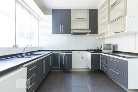 Casa para alugar com 600m², 5 quartos e 6 vagasCozinha