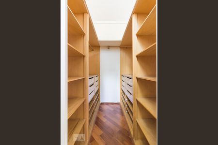 Casa para alugar com 600m², 5 quartos e 6 vagasCloset Suite Master