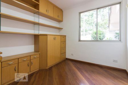 Escritorio de casa para alugar com 5 quartos, 600m² em Jardim São Bento, São Paulo