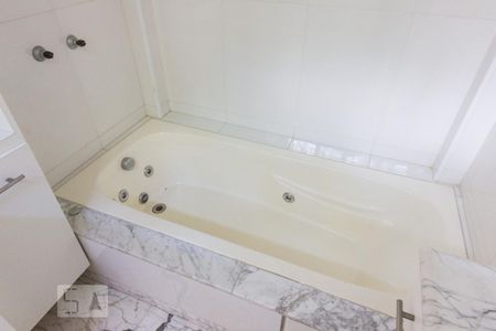 Casa para alugar com 600m², 5 quartos e 6 vagasBanheiro Suite Master