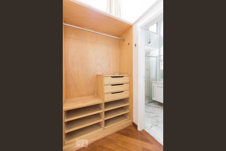 Casa para alugar com 600m², 5 quartos e 6 vagasCloset Suite Master