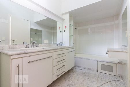 Casa para alugar com 600m², 5 quartos e 6 vagasBanheiro Suite Master